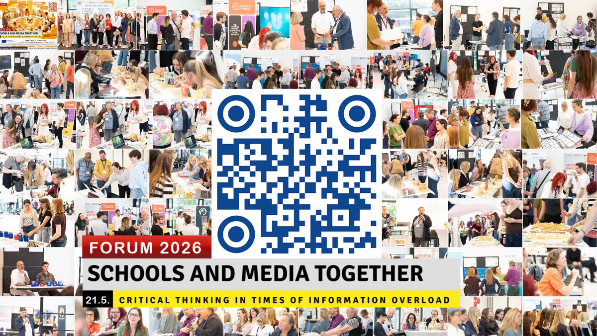 QRcode and Event sujet: People sitting around a round table talking. Various news media outlets surrounding them.